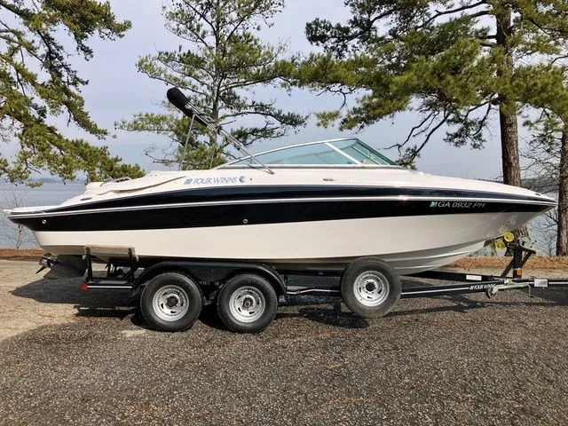 Slide: The Image of Four Winns 240 Horizon 2006 - 7