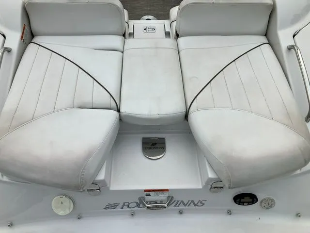 Slide: The Image of Four Winns 240 Horizon 2006 - 8