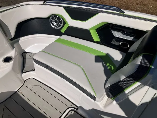 Slide: The Image of Yamaha 212X 2021 - 16