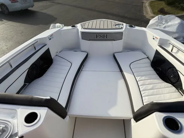 Slide: The Image of Yamaha 255 FSH Sport E 2026 - 27