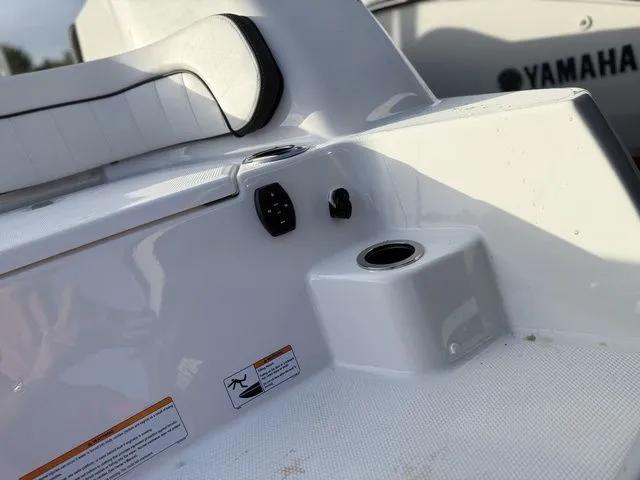 Slide: The Image of Yamaha 255 FSH Sport E 2026 - 6