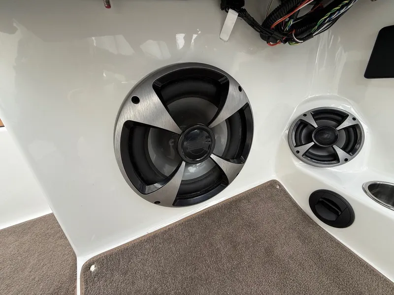 Slide: The Image of Speakers in Malibu Wakesetter 21 MLX boat, year 2021. - 23
