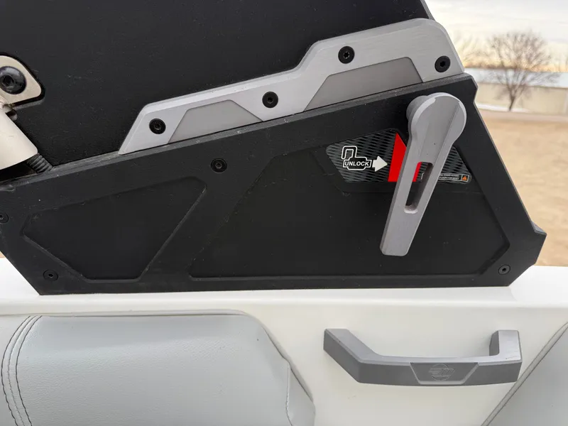 Slide: The Image of Malibu Wakesetter 21 MLX 2021 boat control with unlock lever. - 30