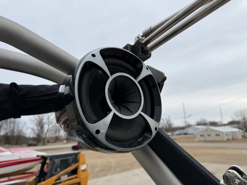 Slide: The Image of Speaker on Malibu Wakesetter 21 MLX 2021 boat. - 32