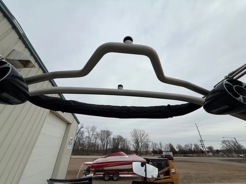 Slide: The Image of 2021 Malibu Wakesetter 21 MLX with tower and speakers. - 33