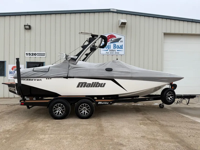 Slide: The Image of 2021 Malibu Wakesetter 21 MLX boat with cover on trailer. - 43