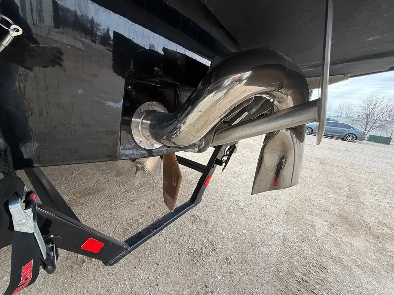 Slide: The Image of Exhaust and propeller of a 2021 Malibu Wakesetter 21 MLX boat. - 8