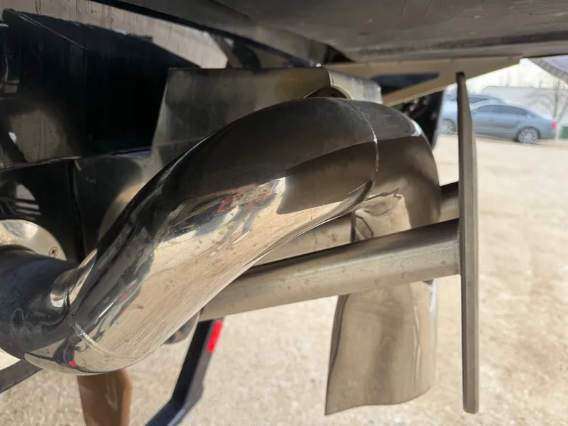 Slide: The Image of Exhaust of 2021 Malibu Wakesetter 21 MLX, close-up view. - 9