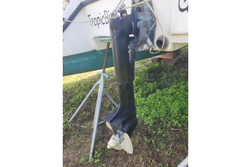 Slide: The Image of 2006 Gemini 105 MC sailboat propeller and rudder on grassy ground. - 20