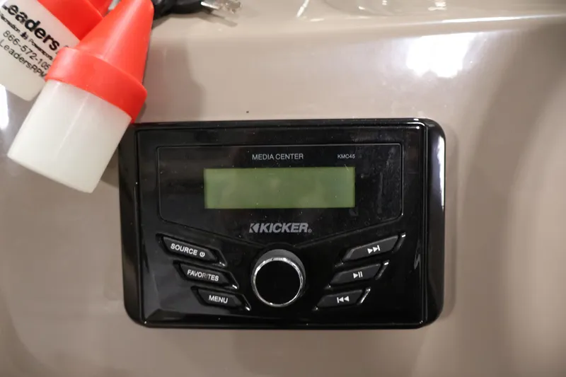 Slide: The Image of Kicker media center on 2023 Sun Tracker Fishin' Barge 20 DLX boat dashboard. - 30