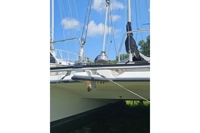 Slide: The Image of Catamaran sailboat Gemini MC 105, 2005 model, docked with clear blue sky background. - 38