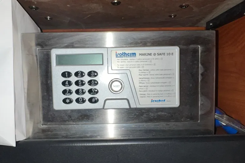 Slide: The Image of Isotherm Marine Safe 10 E keypad on 2008 Rinker 400 Express Cruiser. - 18