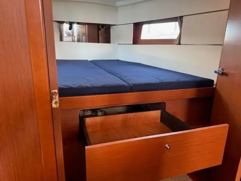 Slide: The Image of Beneteau Oceanis 2019 - 13