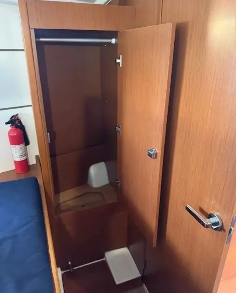 Slide: The Image of Beneteau Oceanis 2019 - 15