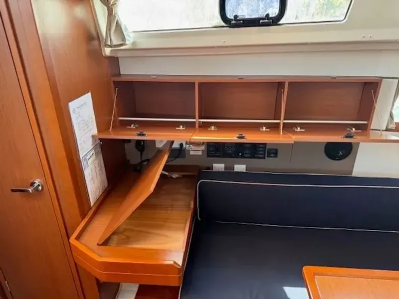 Slide: The Image of Beneteau Oceanis 2019 - 27