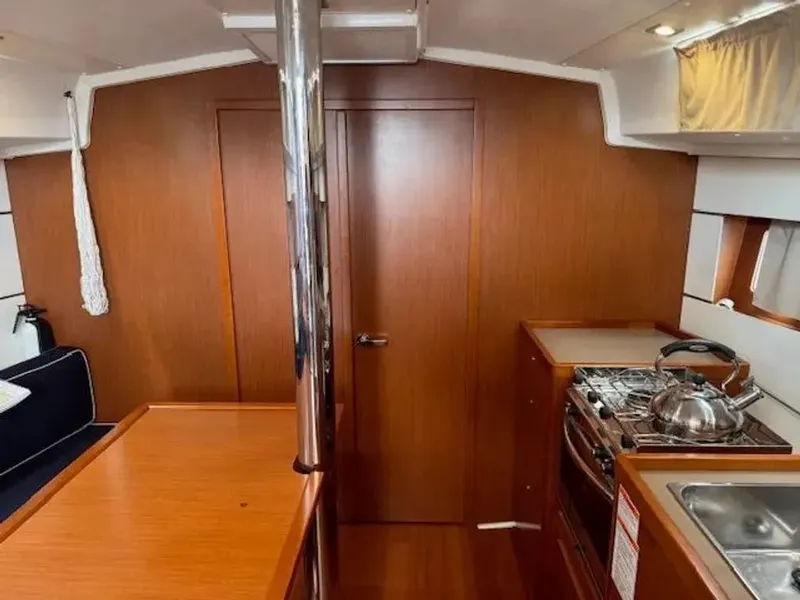 Slide: The Image of Beneteau Oceanis 2019 - 29