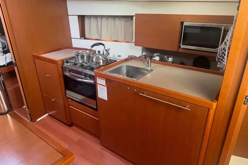 Slide: The Image of Beneteau Oceanis 2019 - 3