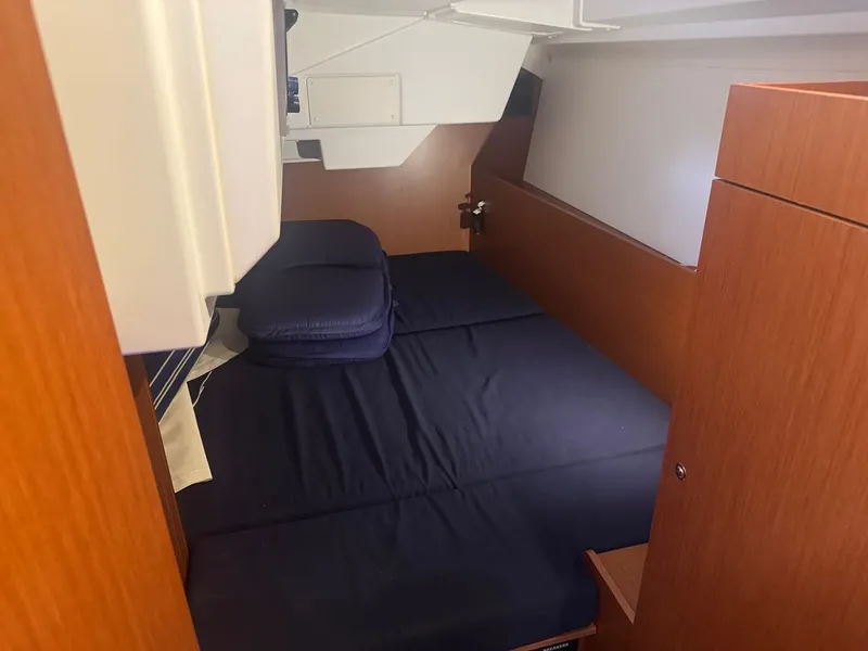 Slide: The Image of Beneteau Oceanis 2019 - 32