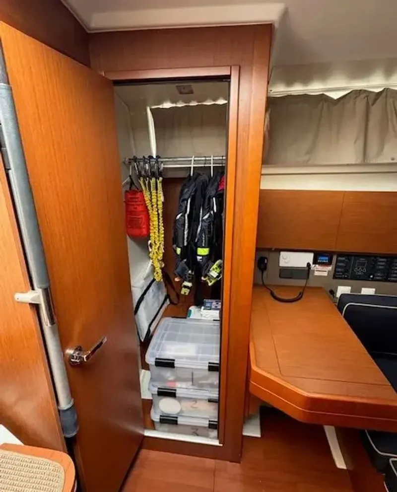 Slide: The Image of Beneteau Oceanis 2019 - 6