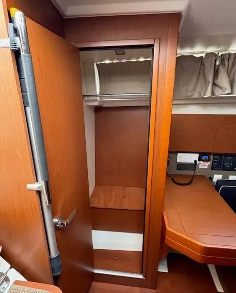 Slide: The Image of Beneteau Oceanis 2019 - 7