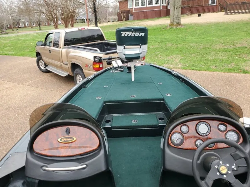 Slide: The Image of Triton TR-21 1998 - 6