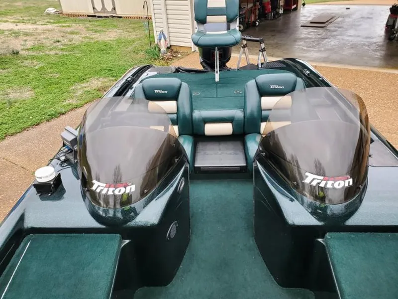 Slide: The Image of Triton TR-21 1998 - 8