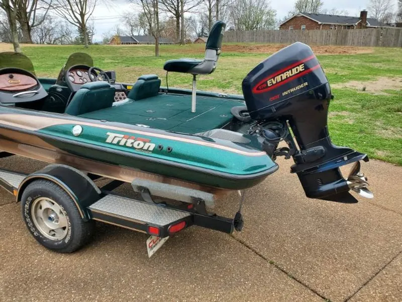 Slide: The Image of Triton TR-21 1998 - 9