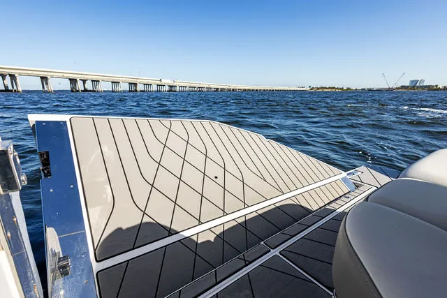 Slide: The Image of Sea Ray 210 Bow Rider 2023 - 19