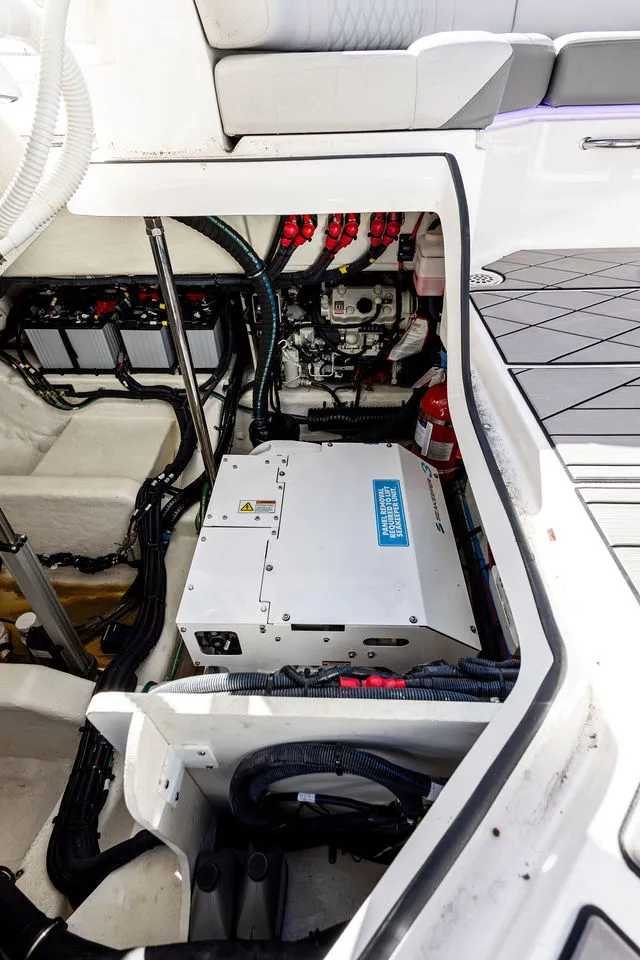 Slide: The Image of Sea Ray 210 Bow Rider 2023 - 26