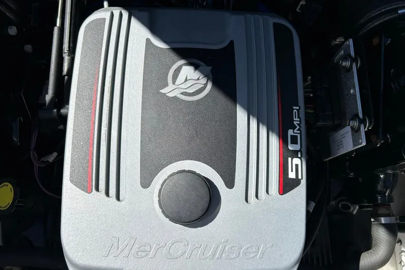 Slide: The Image of MerCruiser 5.0 MPI engine in a 2009 Sea Ray 210 boat. - 22