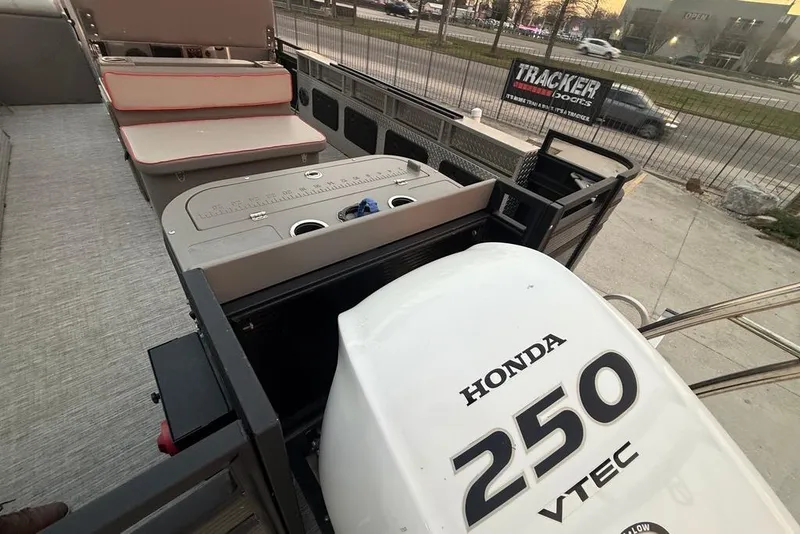 Slide: The Image of 2022 Apex Marine 8524 Pro Fish N Cruise with Honda 250 VTEC engine. - 26