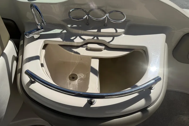 Slide: The Image of Sink on a 2007 Sea Ray 270 Sundeck boat. - 18