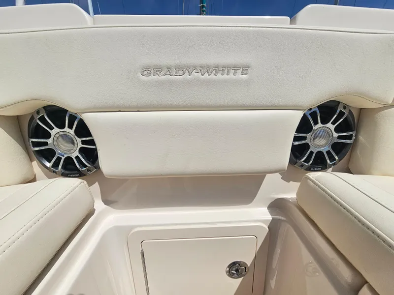 Slide: The Image of Grady-White Freedom 275 2022 boat rear with speakers. - 10