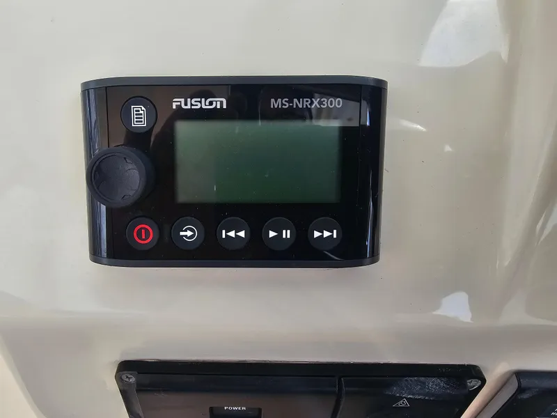 Slide: The Image of Fusion MS-NRX300 control on Grady-White Freedom 275, 2022. - 31