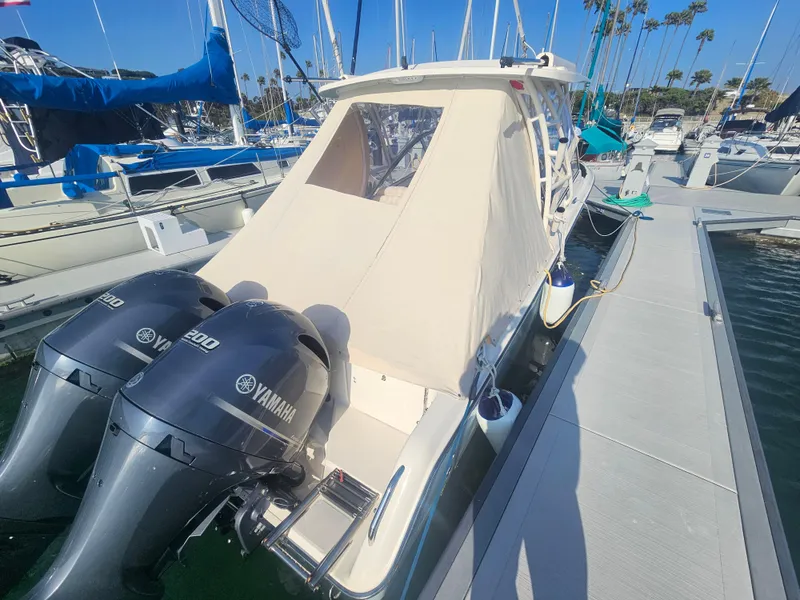 Slide: The Image of 2022 Grady-White Freedom 275 boat with Yamaha engines docked. - 41