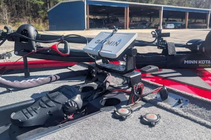 Slide: The Image of 2022 Tracker Pro Team 195 TXW Tournament Edition with Garmin and Minn Kota equipment. - 6