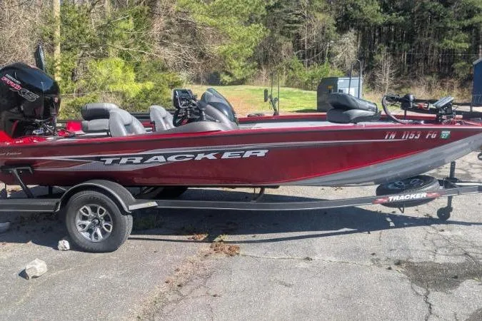 Slide: The Image of 2022 Tracker Pro Team 195 TXW Tournament Edition boat on trailer, parked outdoors. - 7