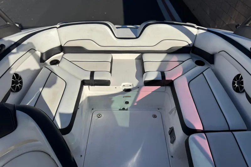 Slide: The Image of 2018 Yamaha Boats AR210 interior seating with white and black upholstery. - 18