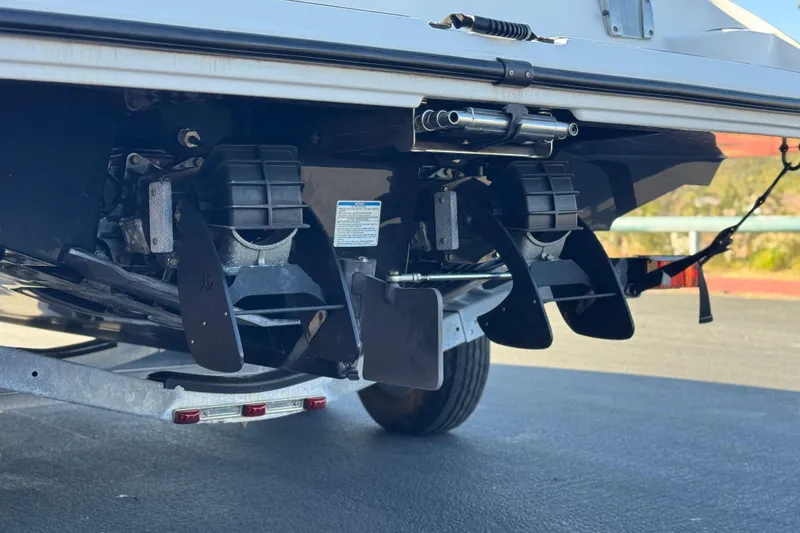 Slide: The Image of Rear view of 2018 Yamaha AR210 boat's propulsion system on a trailer. - 8