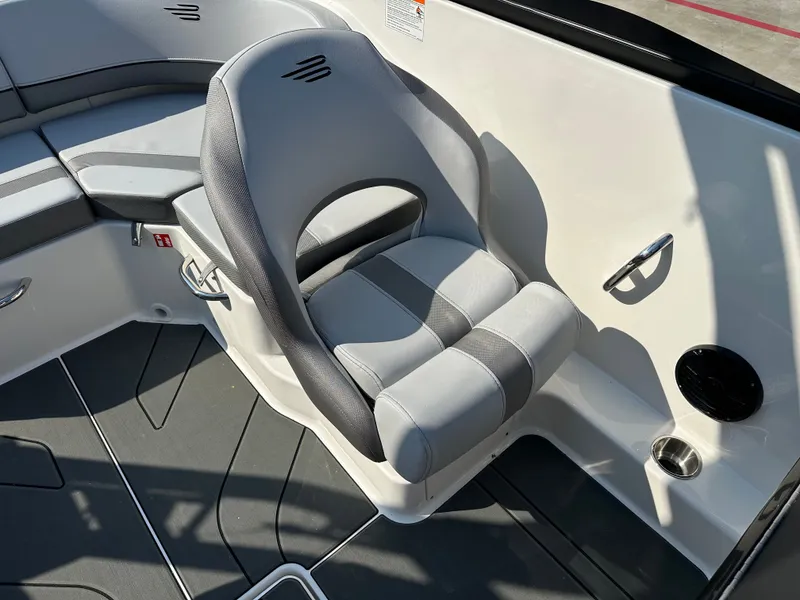 Slide: The Image of Interior of 2026 Bayliner V20i featuring a gray seat. - 15