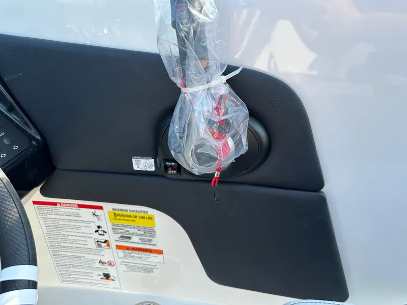 Slide: The Image of Bayliner V20i 2026 control panel with safety warnings. - 22