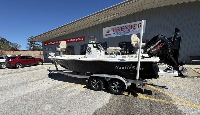 Slide: The Image of NauticStar 215 XTS 2017 - 5