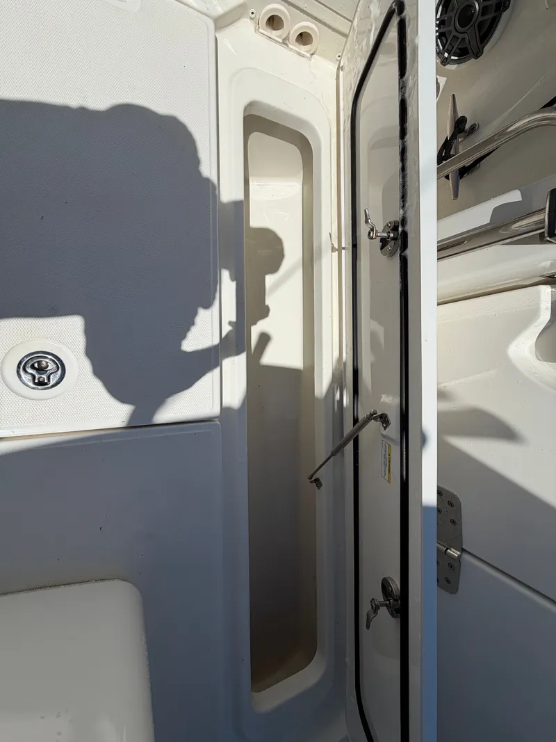 Slide: The Image of Boston Whaler 330 Outrage 2024 - 19
