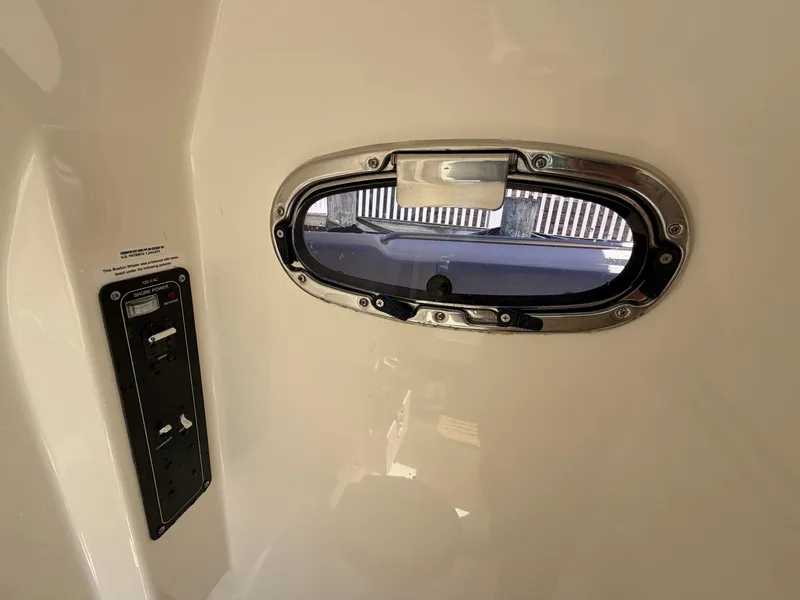Slide: The Image of Boston Whaler 330 Outrage 2024 - 32