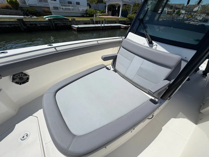 Slide: The Image of Boston Whaler 330 Outrage 2024 - 36