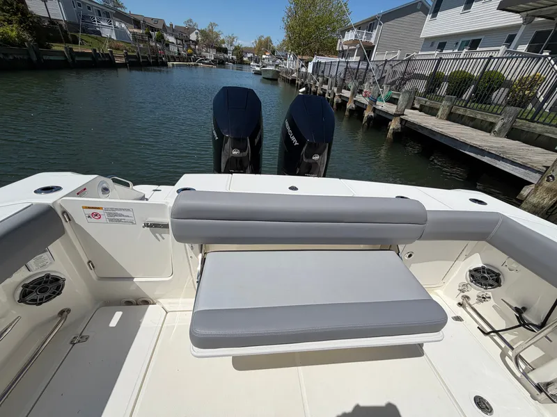 Slide: The Image of Boston Whaler 330 Outrage 2024 - 39