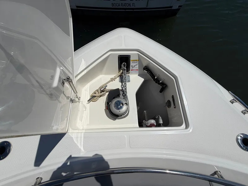 Slide: The Image of Boston Whaler 330 Outrage 2024 - 41