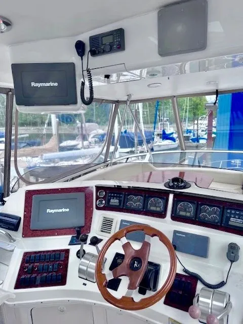 Slide: The Image of Sea Ray 560 Sedan Bridge 2000 - 20