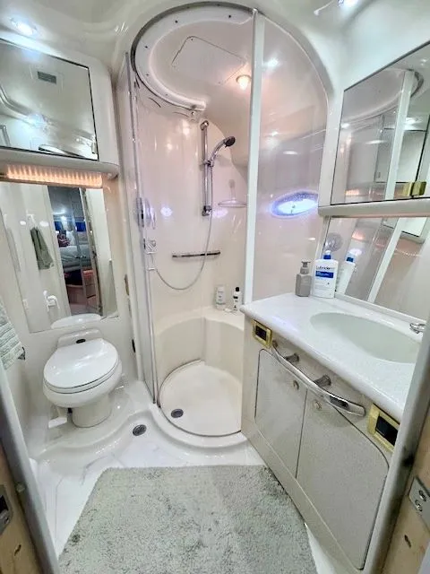 Slide: The Image of Sea Ray 560 Sedan Bridge 2000 - 15
