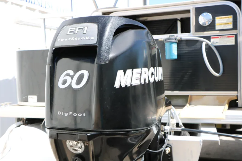 Slide: The Image of Mercury 60 EFI FourStroke outboard motor on 2012 Starcraft Stardeck 206 4-PT boat. - 12